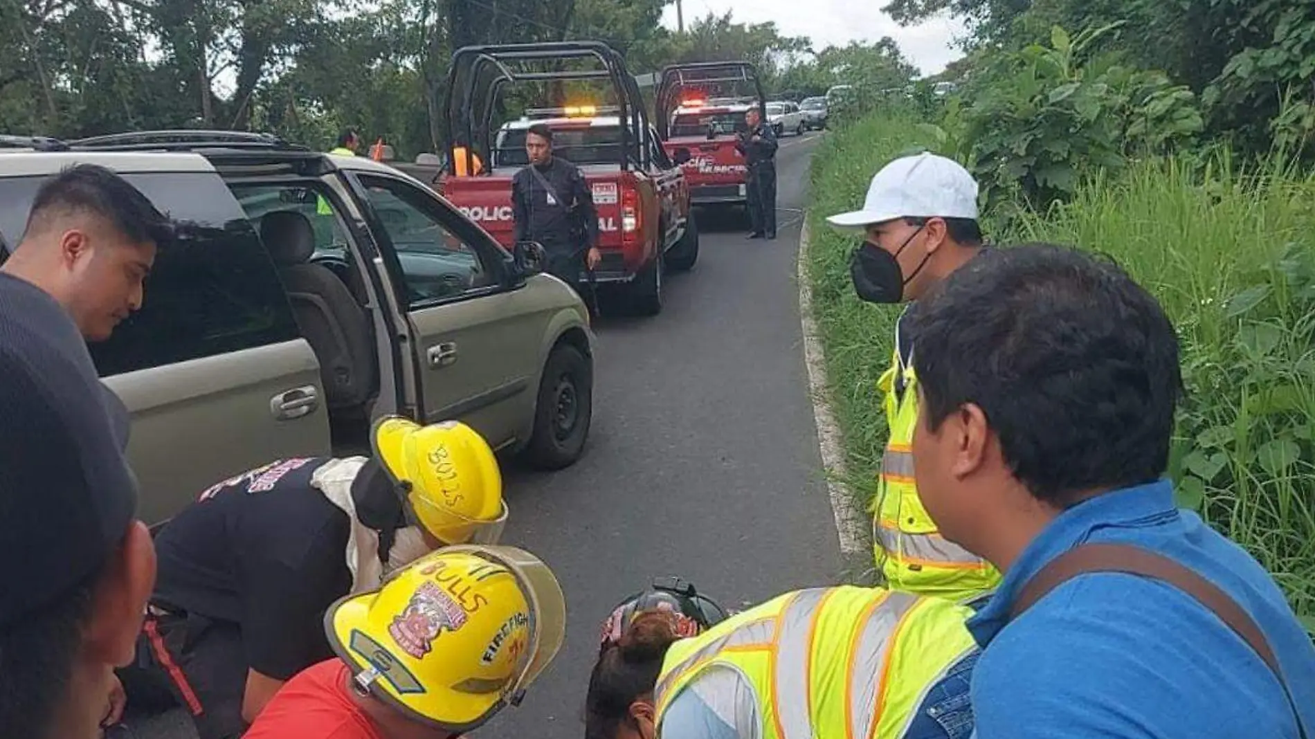 atienden a persona herida durante accidente en Juan Galindo